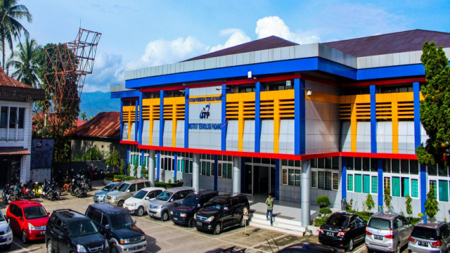 List 5 Universitas Terbaik di Padang Pencetak Calon Sarjana Hebat di Tahun 2025!